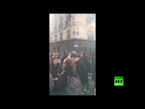 شاهد  تظاهرات وإضرابات نقابية تتسبب في شل الحركة المرورية في باريس