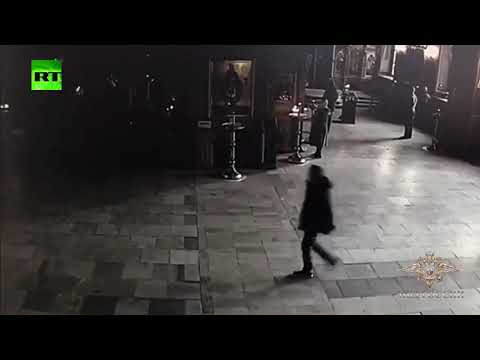 شاهد لحظة دخول منفذ عملية الطعن داخل كنيسة القديس نيقولاي في موسكو