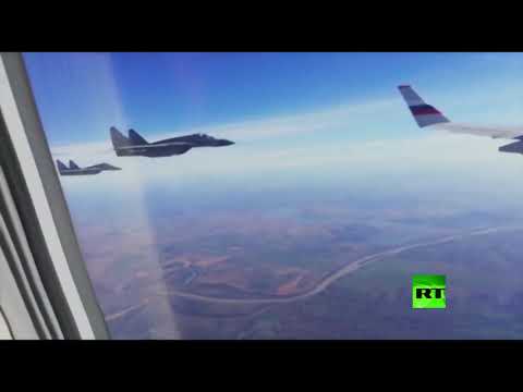 شاهد مقاتلات صربية ترافق طائرة وزير الدفاع الروسي سيرغي شويغو