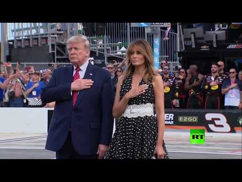 شاهد دونالد ترامب يشارك في سباق دايتونا 500 بسيارته الوحش