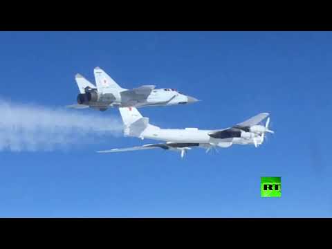 شاهد طائرتا تو142 تحلقان برفقة مقاتلات فوق المحيط الهادئ والقطب الشمالي