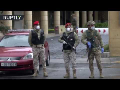 شاهد قوات الجيش والشرطة الأردنية تسير دورياتها في شوارع عمان