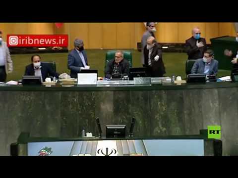 شاهد الغضب يضرب تحت قبة البرلمان في إيران بسبب تأخر مسؤولي الحكومة