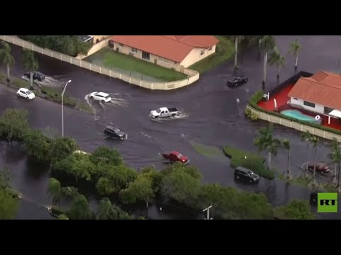 شاهد عاصفة إيتا تغرق شوارع ولاية فلوريدا الأميركية بالسيول