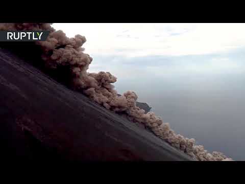 كاميرات تُسجِّل ثوران بركان كبير في إيطاليا