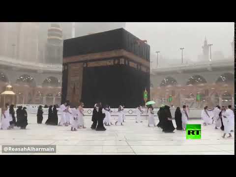 شاهد شؤون الحرمين في السعودية تُحذر من هطول أمطار فوق الكعبة