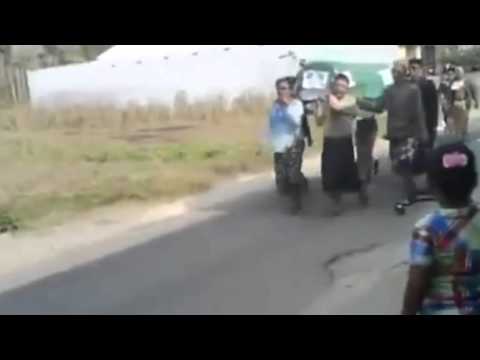 بالفيديو سقوط جثة من النعش أثناء الجنازة