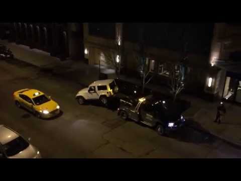 فيديو تصرف غريب من شاب عند محاولة سحب سيارته