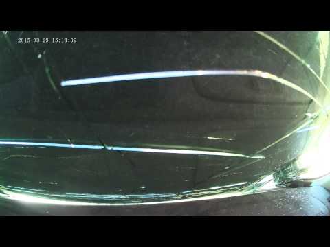بالفيديو غطاء سيارة يتربص بصاحبه