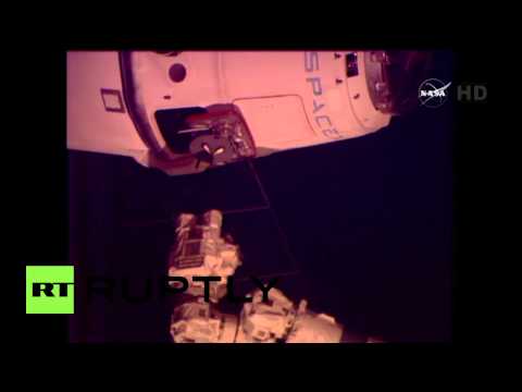 بالفيديو المركبة دارغون تلتحم بالمحطة الفضائية الدولية