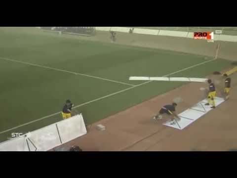 بالفيديو عاصفة رملية تجتاح ملعب مباراة التعاون والشباب