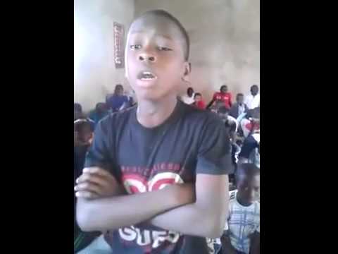 بالفيديو طفل أفريقي يبهر شيخه في حفظ وترتيل القرآن الكريم