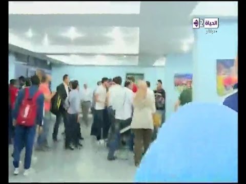 شاهد عبد الله السعيد يشتبك مع أحد المصورين