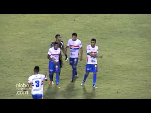 بالفيديو لاعب برازيلي ينهال بالضرب على زميله