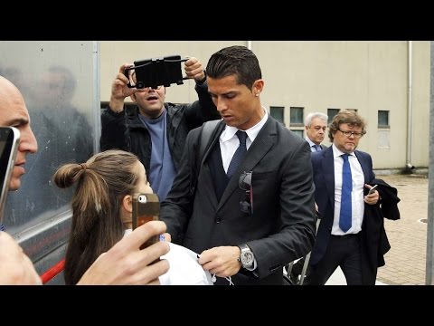 فيديو انهيار فتاة بعد حصولها على توقيع رونالدو