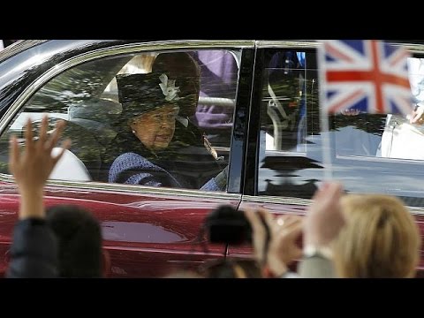 شاهد ملكة بريطانيا تقود مراسم إحياء ذكرى يوم النصر
