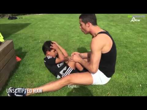 بالفيديو كيف يستمتع كريستيانو رونالدو باللعب مع ابنه