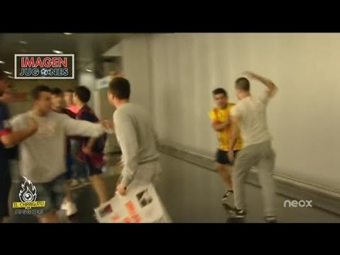 بالفيديو مشاجرة بين مشجعي ريال مدريد وخصمه برشلونة