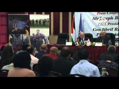 رئيس الاتحاد الدولي لكرة القدم يفتتح ملعبا في دورا القرع