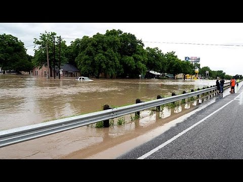 شاهد فيضانات في تكساس تسفر عن مقتل 3 أشخاص