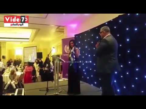 شاهد رئيس مؤسسة ساتوك شيخة أل ثاني تحصل على قميص هازارد