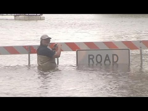 بالفيديو فيضانات تغمر مناطق واسعة في ولاية تكساس