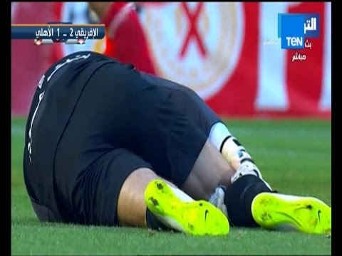 شاهد لحظة إصابة شريف إكرامي ونزول أحمد عادل عبد المنعم