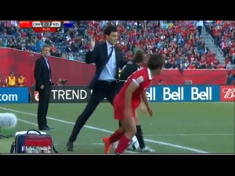 شاهد طرد مدرب الصين بعد تحرشه بلاعبة