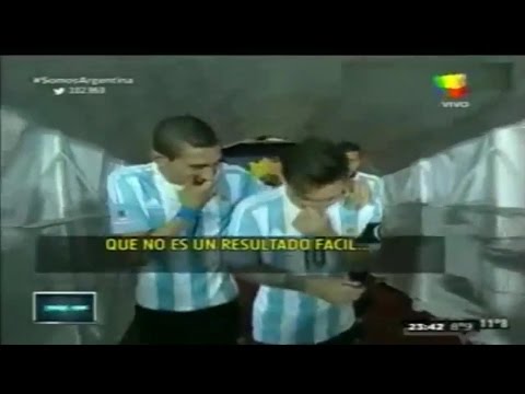 ميسي ودي ماريا يسخران من تاتا مارتينو