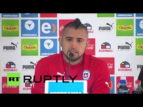 فيديو آرتورو فيدال يعتذر والدموع تنهمر من عينيه