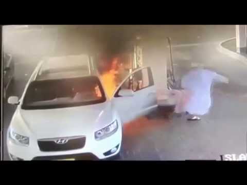 بالفيديو لحظة اشتعال سيارة أثناء تزودها بالوقود
