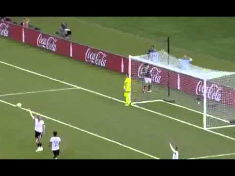 شاهد لاعبة تهدر أسهل فرصة في التاريخ