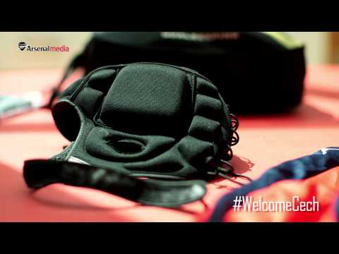 اللقطات الأولى لبيتر تشيك في أرسنال