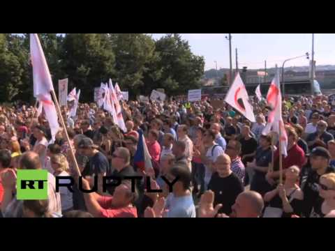 مظاهرة معادية للإسلام وأخرى مضادة في التشيك