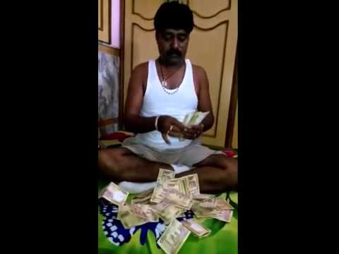 ساحر هندي خطر يلعب بالمال