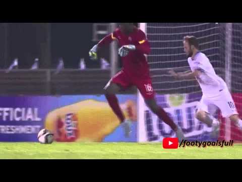 شاهدحارس مرمى يراوغ مهاجم الخصم بمهارة رائعة