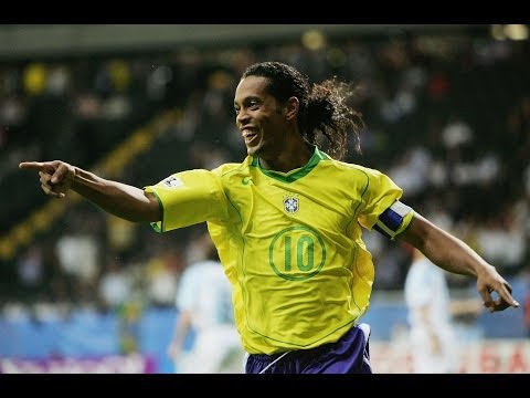 بالفيديو روائع الساحر رونالدينيو في الملاعب الكرويّة