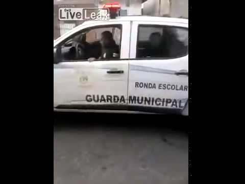 شاهد لص برازيلي يهرب من الشرطة بطريقة كوميدية