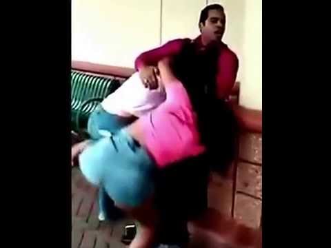 بالفيديو أميركية تحاول الفتك بعشيقة زوجها العربي