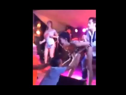 بالفيديو عقاب قاس من امرأة لزوجها بعد مغازلته راقصة أمامها