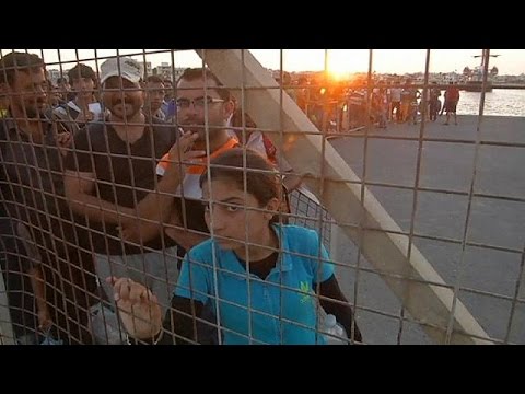بالفيديو اليونان توفر سفينة لإيواء المهاجرين