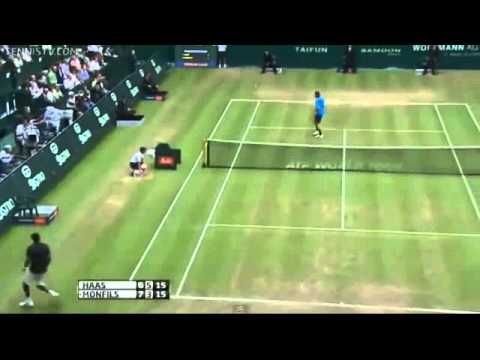 شاهد لاعب التنس الفرنسي غايل مونفيس يسجل نقطة خيالية