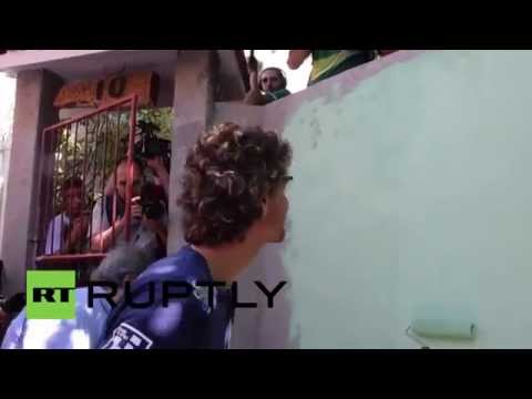 شاهد لاعب التنس المعتزل كوارتين يجمع القمامة