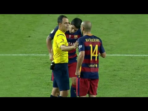 شاهد نظرات العضاض فى جسد حكم المباراة تخطف الأضواء