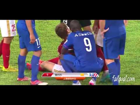 شاهد تدخل عنيف من ديمبا با في السوبر الصيني