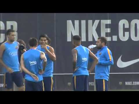 شاهد اللاعب نيمار يظهر في مران برشلونة رغم الإصابة