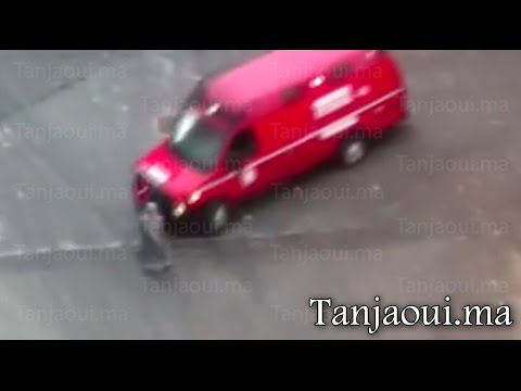 بالفيديو سيارة إسعاف تدهس امرأة في أحد شوارع المغرب