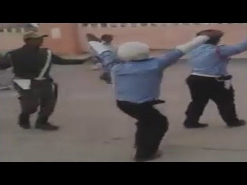 شاهد رقص هستيري لأفراد من الشرطة المغربية