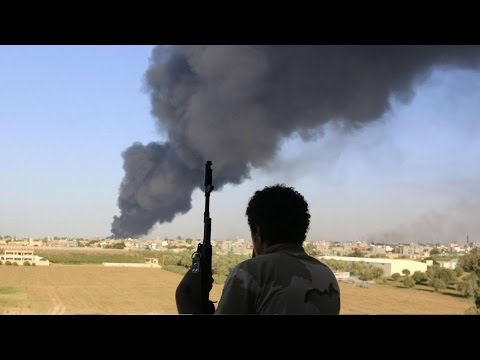 شاهد داعش يستهدف منازل للمدنيين في بنغازي
