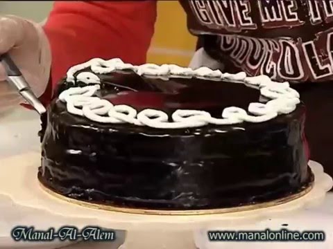 طريقة تزيين تورتة الشوكولاتة المحشية كريمة